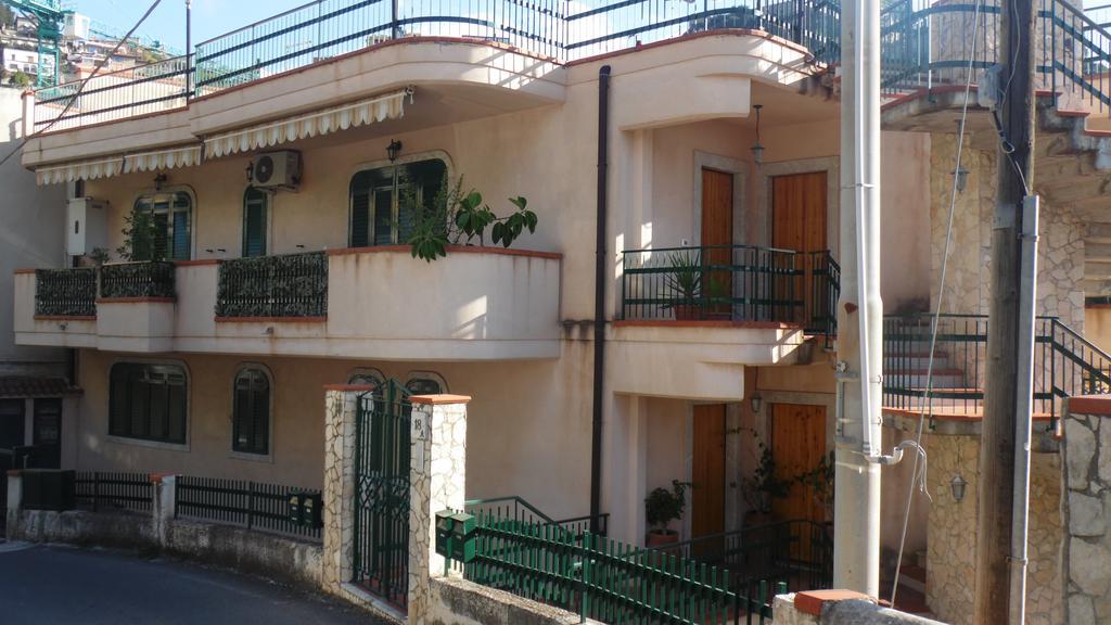 La Casa Di Marilena Apartment Taormina Luaran gambar